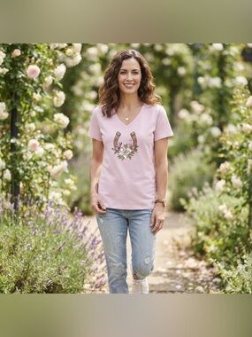 Women's Horse Shoe Magnolia
Short Sleeve Crusher Vee